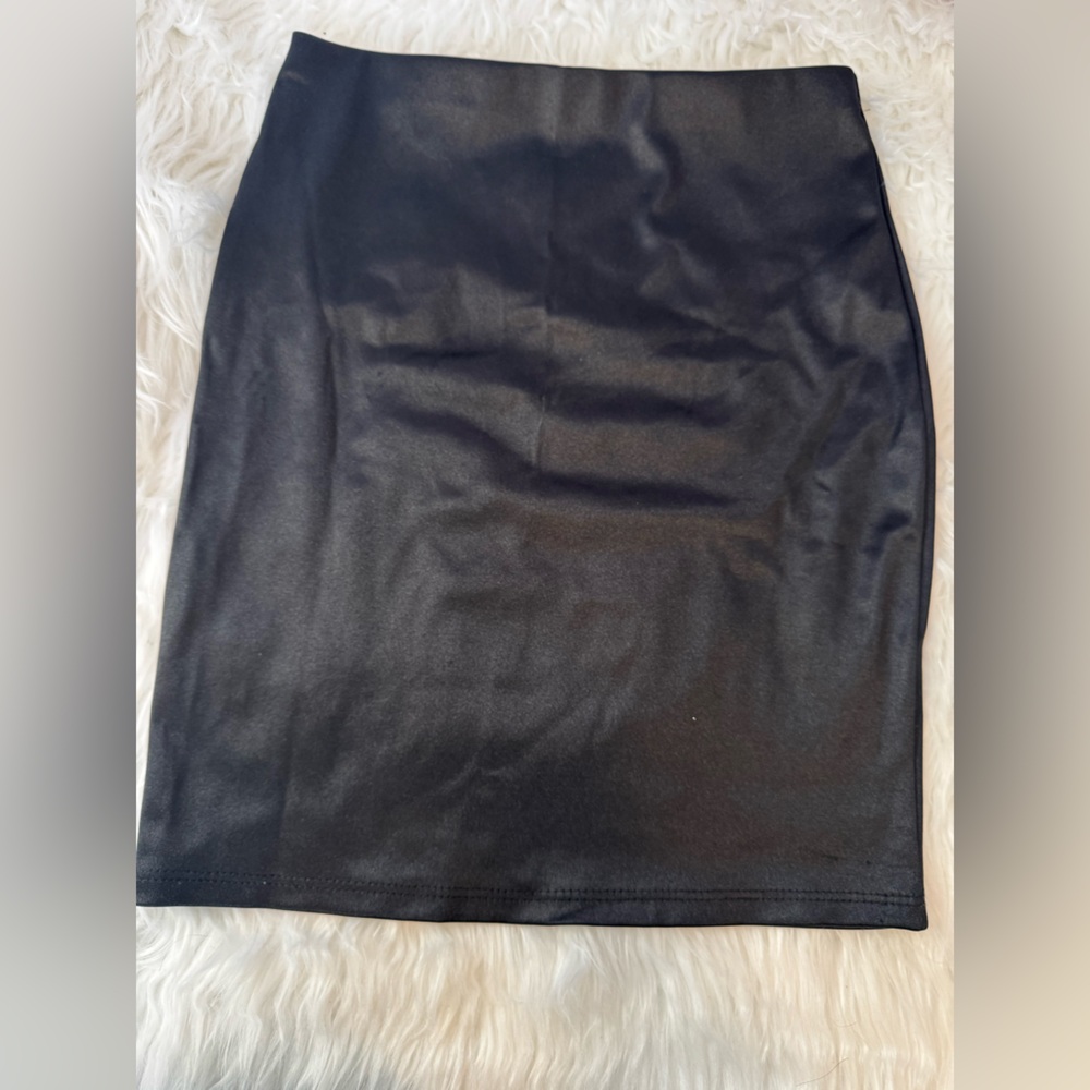Windsor size SMALL black leather look mini skirt